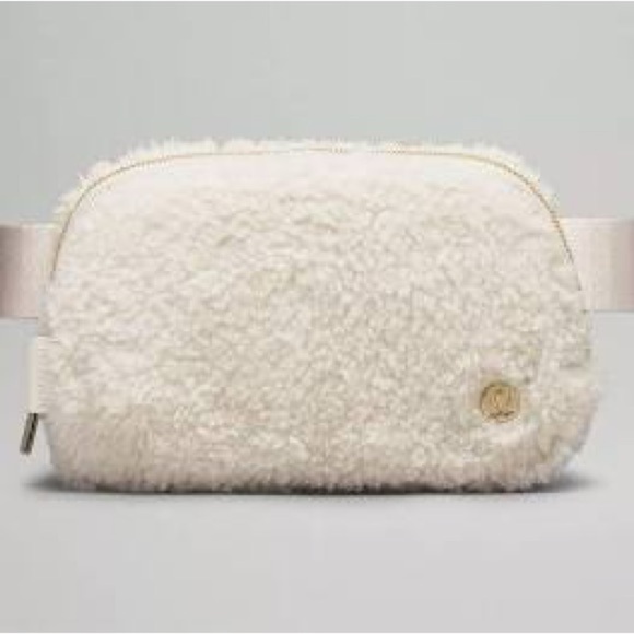 LULULEMON NWT EVERYDAY SHERPA CROSSBODY 1 LITER - Picture 1 of 4